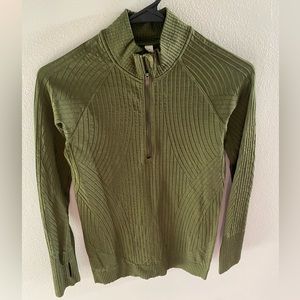 Lululemon shirt size 4.